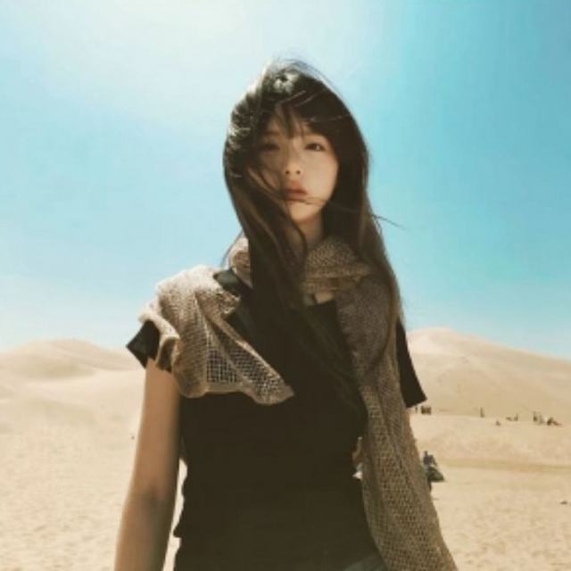 我一直觉得后悔就是在欺负自己 以前的自己 人不可能 每一步都正确 我不想回头看 也不想批判当时的自己 没什么好抱怨的 我大大方方