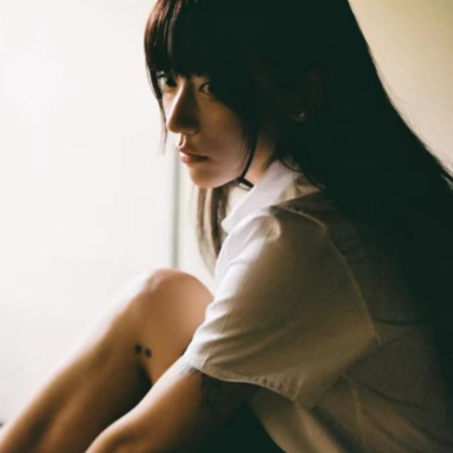 我认为照片是有温度的 每次看到熟悉的画面 就会把思绪拉到很久的某一天 尽管我再也回不去.