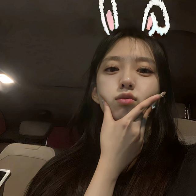 爱从来不是爱她精致的眉眼而是在看到她微红的眼眶的时从心里泛起的心痛