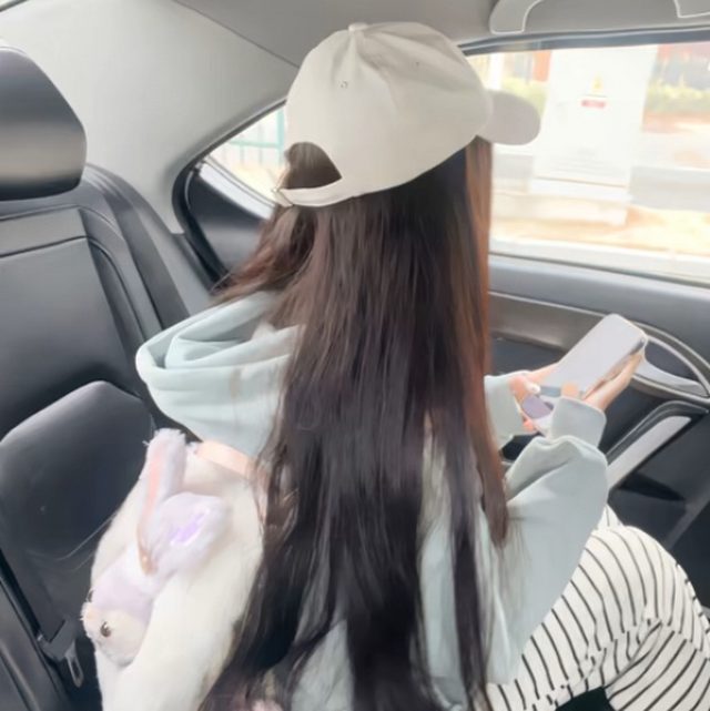 很多时刻我都想离你再近一点 可我们之间的距离却总是在不断的扩大