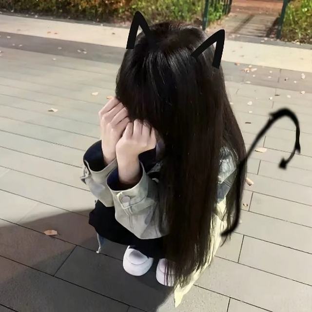 下辈子我要成为你眼角的一颗痣 你的每次泪流我都经历 你的情绪我都感知