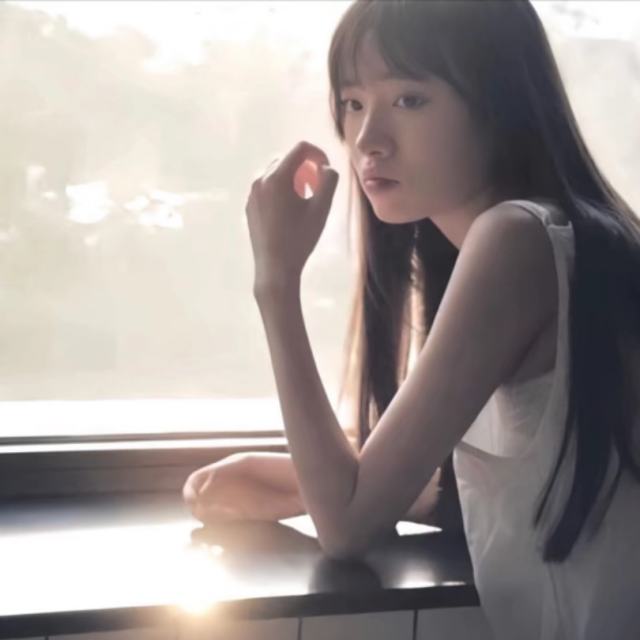《喜帖街》你不必总是阳光快乐积极向上只要你没给别人带来麻烦就不必为自己的脆弱感到自卑阴天和晴天都可爱都有人喜欢你也一样的乖乖