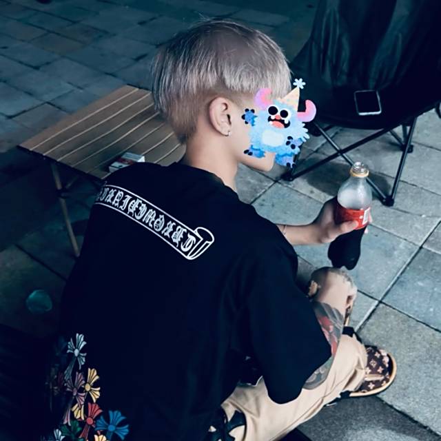 曾经我也认为我是一个很清醒的人 我不明白那些伤害过还要选择继续走下去的人 可我在感情中同样迷失了自己
