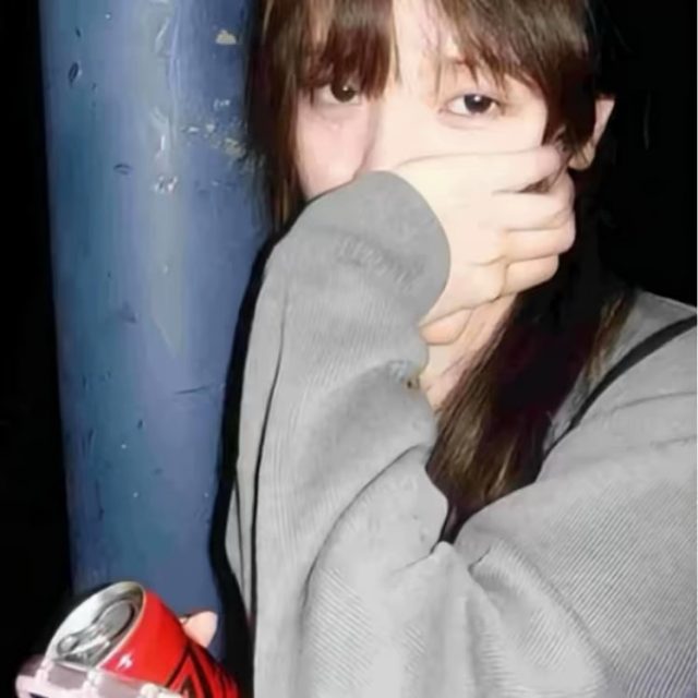 我喜欢上一个男孩 他总是淡淡的回应我 我舍不得放弃 也没有坚持下去的勇气.