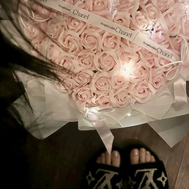 你不要总骗我去说去睡觉 然后独自哭泣 我知道你需要我