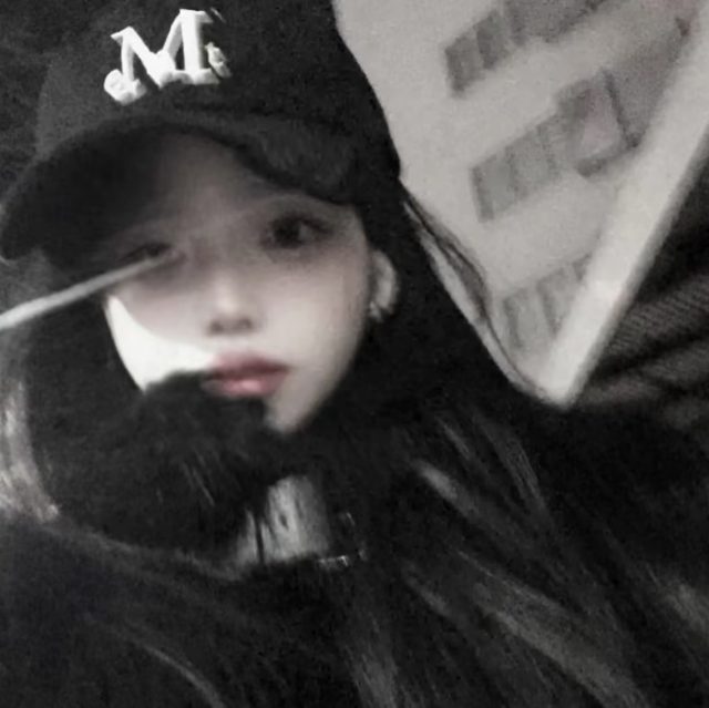 你不是放不下他 你是放不下他的半分真心 放不下你过往的美好 放不下曾经的帧帧誓言 仅此而已