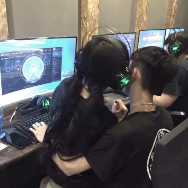 「翻唱」three two one如果回忆容易我会想你念你 假装你在这里Pretend youre here