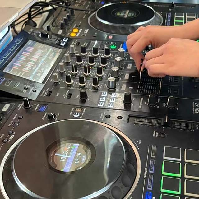 y2002_广西包厢打碟 傻女 (DJ打碟版广西包厢打碟)_Wi8V_qCDz_467y